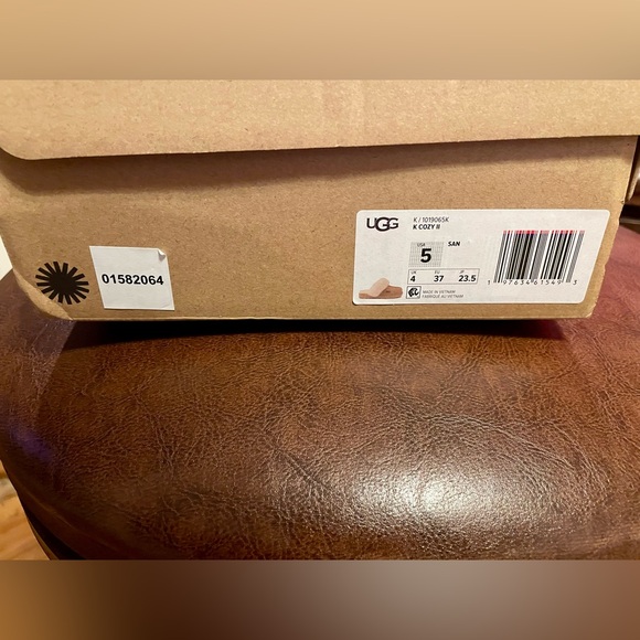 New Ugg Cozy II slippers - Picture 7 of 10